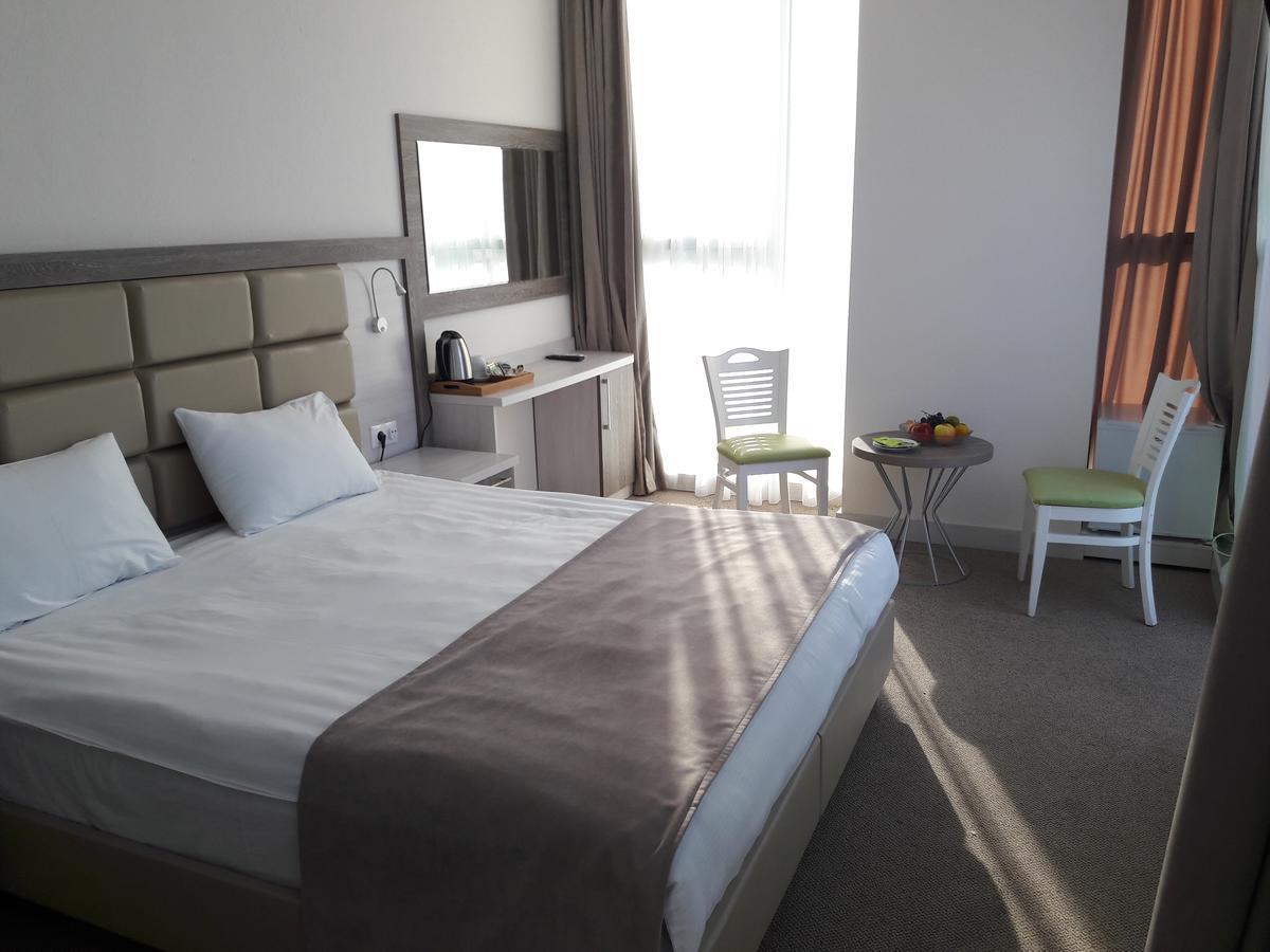 Hotel Green Glass Batumi Ngoại thất bức ảnh