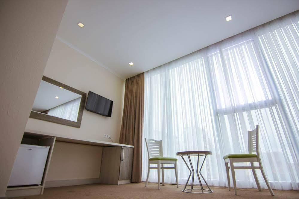 Hotel Green Glass Batumi Ngoại thất bức ảnh